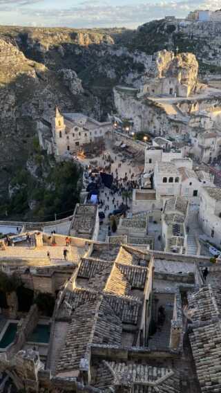 Matera, disagi per le riprese: il sindaco Bennardi rassicura, ma i residenti dei Sassi non ci stanno