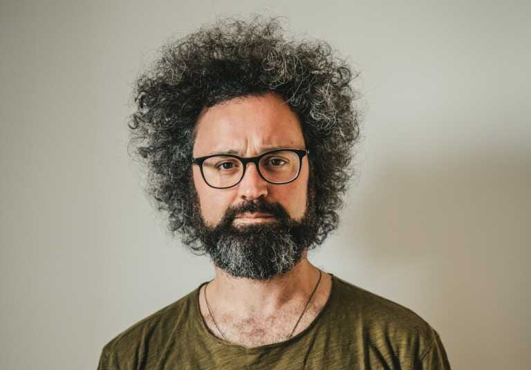 Simone Cristicchi e le sette parole chiave per la ricerca della felicità