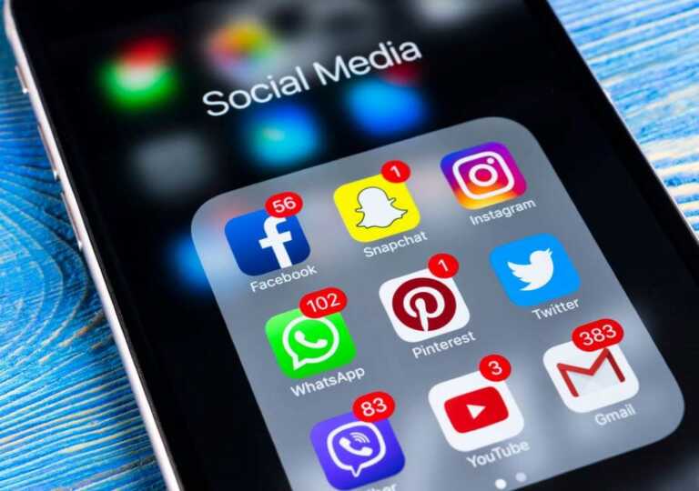 Per legge social spenti per un giorno