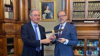 Galleria foto 'Spazio, Urso incontra Direttore Esa Aschbacher, su tavolo conferenza Parigi' - foto 1