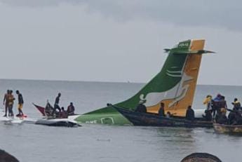 Galleria foto 'Tanzania, aereo precipita nel Lago Vittoria: a bordo 53 persone – Video' - foto 1
