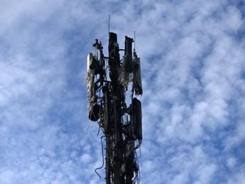 Galleria foto 'Telefonia, Urso: “Puntiamo su rete a controllo pubblico, fu follia privatizzare Telecom”' - foto 1