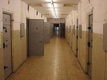 Galleria foto 'Torture a un detenuto, arrestati agenti penitenziari Reggio Calabria' - foto 1
