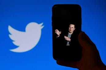 Galleria foto 'Twitter, Musk ha lanciato spunta blu a pagamento: 7,99 dollari al mese' - foto 1