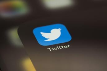 Twitter sospende spunta blu a pagamento, troppi fake illustri