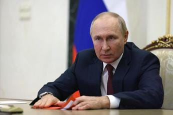 Galleria foto 'Ucraina, Putin firma legge per arruolare chi ha commesso reati gravi' - foto 1