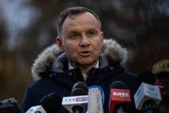 Galleria foto 'Ucraina-Russia, falso Macron telefonò a Duda la notte del missile in Polonia' - foto 1