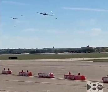 Galleria foto 'Usa, schianto tra due aerei all’air show Dallas – Video' - foto 1