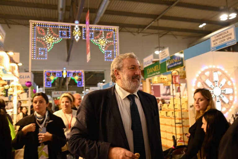 Cento artigiani pugliesi espongono a Rho, Emiliano: «In mostra produzioni straordinarie» – FOTO e VIDEO