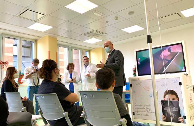 Bari, la fondazione Bocelli dona un laboratorio digitale al pediatrico “Giovanni XXIII” – VIDEO
