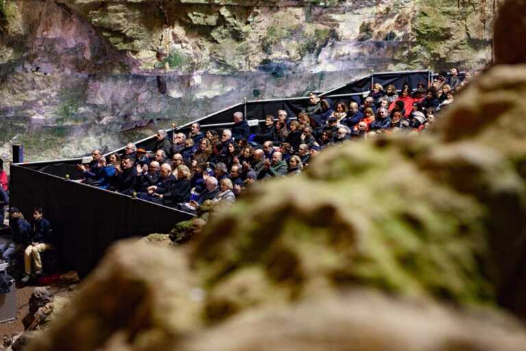 Castellana, il “De Bellis” celebra i 40 anni dell’Irccs con un suggestivo concerto nelle grotte – VIDEO