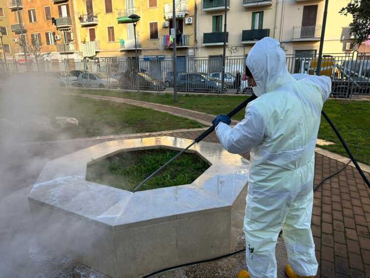 Parco Mimmo Bucci, dopo la denuncia de L’Edicola del Sud partono le pulizie – VIDEO