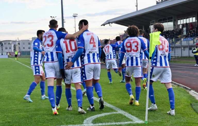 Serie B, riecco il Bari: i biancorossi battono 3-0 il Cittadella