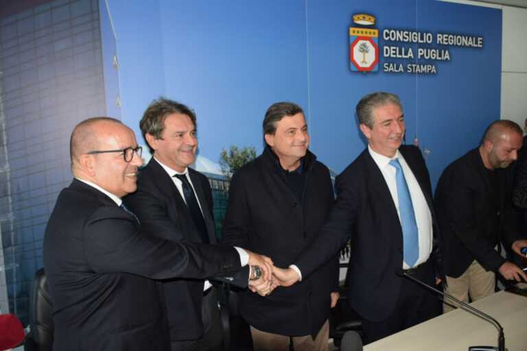 Consiglio regionale: nasce il gruppo di Azione. E Calenda annuncia: «Con Italia Viva verso partito unico»