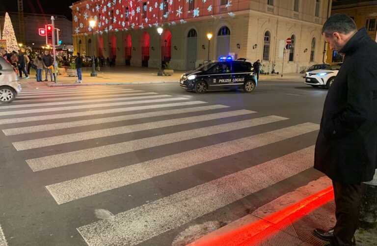 Bari, arriva la barra rossa “salvavita”: segnala ai pedoni l’impossibilità di attraversare la strada