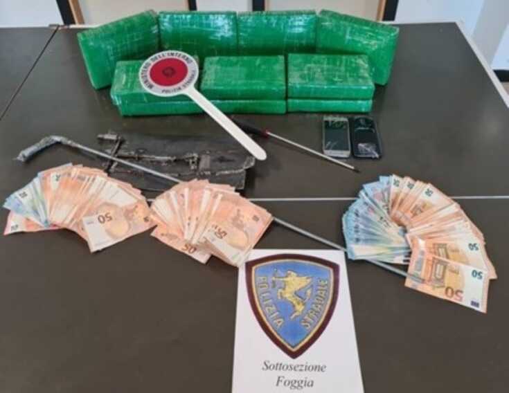 Foggia, 10 kg di cocaina nascosti nel carro attrezzi in autostrada: arrestato 51enne