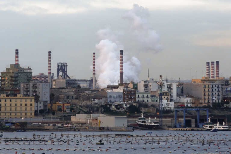 Ex Ilva, i dubbi di Cgil e Fiom sullo spostamento dei fondi per la decarbonizzazione: «C’è preoccupazione»