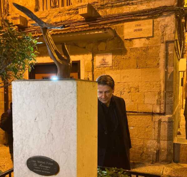 Bari, Conte nei luoghi di Michele Fazio: «Ribadiamo qui l’impegno contro la criminalità organizzata» – VIDEO