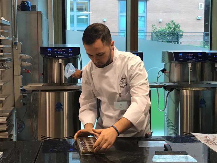 L’idea del pasticcere Giuseppe Santoro: «Regalare momenti di felicità con i dolci»