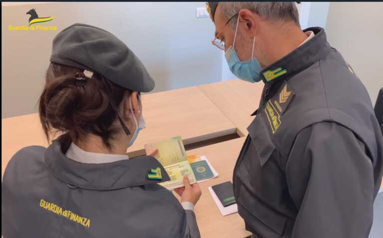 Migranti in Italia con voli di linea e documenti falsi, anche a Bari: trafficante arrestato in Francia – VIDEO