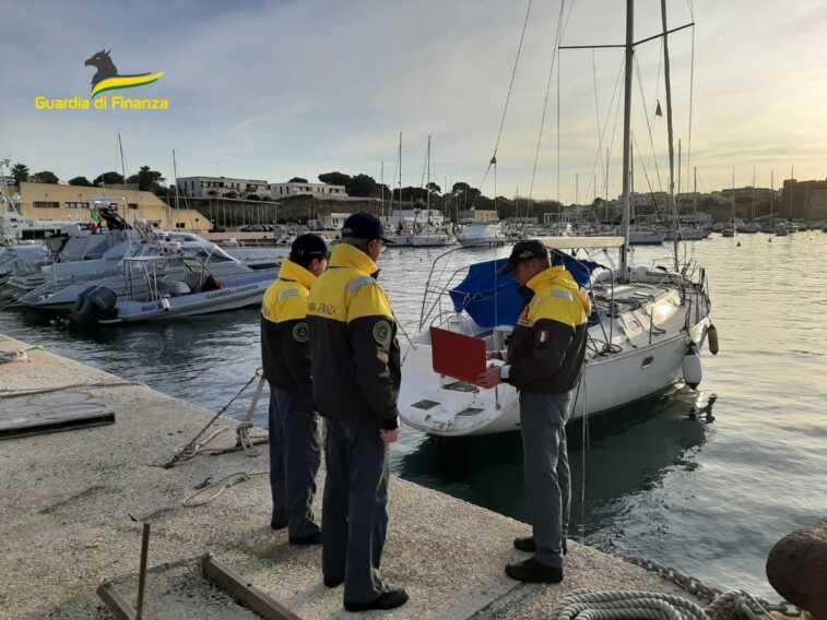 Bandiera straniera su imbarcazioni di lusso di cittadini italiani: scoperti evasori in Salento