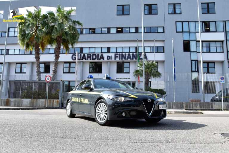 Sequestrati a Taranto oltre 25mila prodotti contraffatti: denunciati 4 commercianti