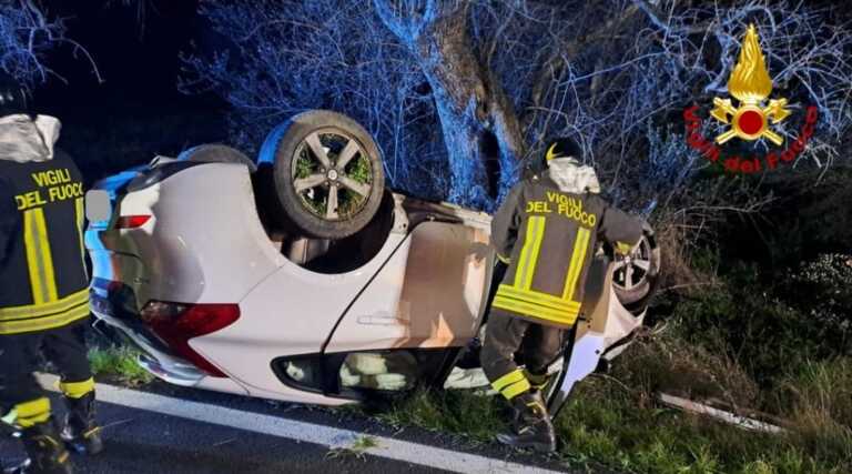 Perde il controllo dell’auto e finisce contro un albero: una persona in ospedale nel Brindisino
