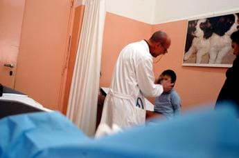 Galleria foto 'Influenza, il pediatra: “Ondata mette in crisi reparti e medici”' - foto 1