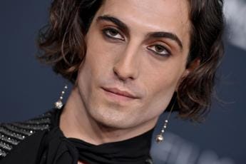 Maneskin, rissa tra fan a concerto. Damiano: “Peggio ragazza con maglia Lazio”