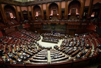 Manovra, passa emendamento senza coperture: testo deve tornare in Commissione