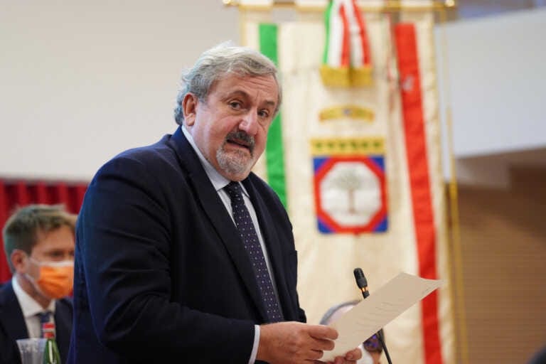 Michele Emiliano, dal Pd all’impasse in Consiglio regionale fino all’autonomia: «Meloni la bocci»