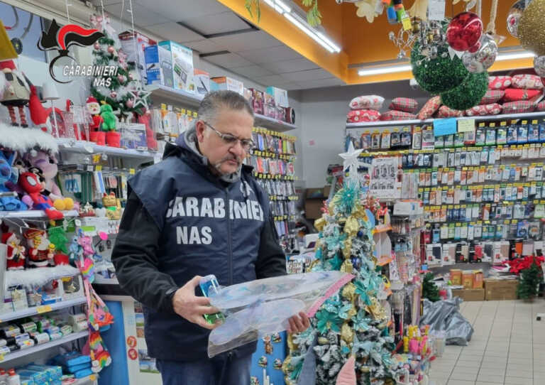 Giocattoli e articoli natalizi pericolosi in vendita: sequestri e multe a Bari, Monopoli e Barletta