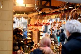 Natale 2022, 31 milioni di italiani a ‘caccia’ di mercatini per i regali