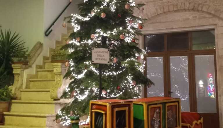 A Locorotondo un Natale da favola ma con traffico, pochi parcheggi e lunghe code si rischia l’implosione