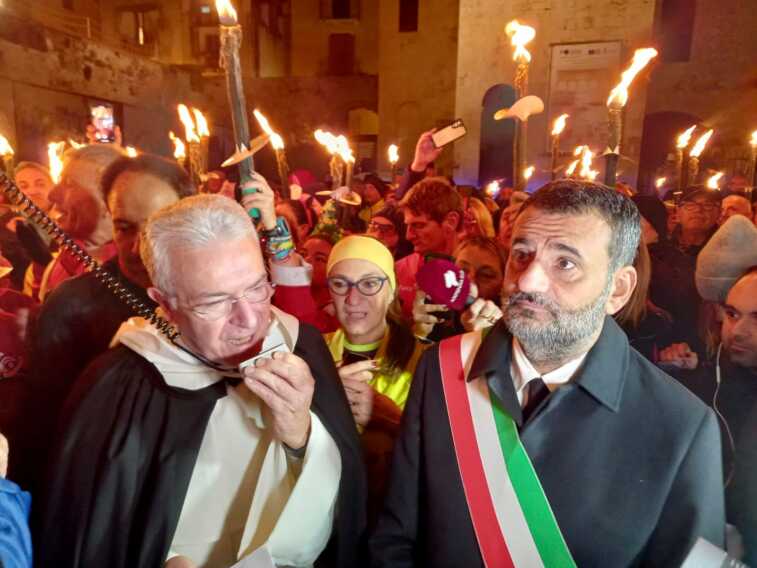 San Nicola, il messaggio di padre Giovanni Distante: «Ci insegni a fare del bene» – FOTO e VIDEO