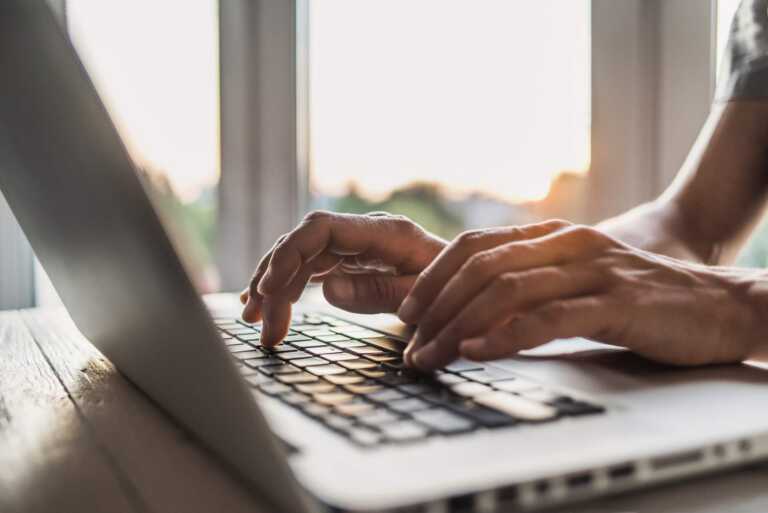 Società liquida e digitale. Connessioni veloci e istantanee, ma relazioni troppo lente
