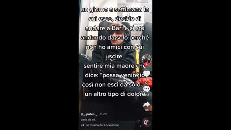 L’appello del cantante 18enne su TikTok: «Non ho amici. Esco da solo». E in tanti lo invitano