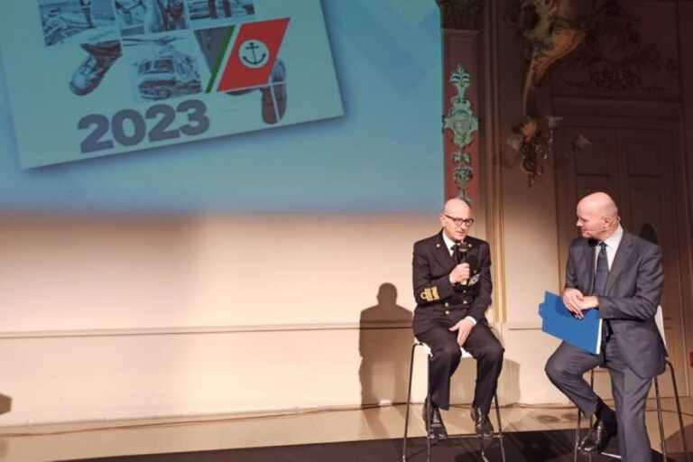 La Guardia costiera presenta il calendario 2023 a Bari, Salvini: «Sarò custode della vostra autonomia»
