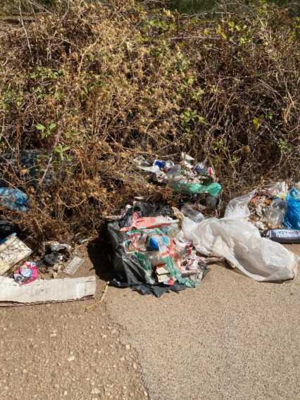 Bari, quartiere Catino: la strada per Bitonto è una discarica a cielo aperto – FOTO