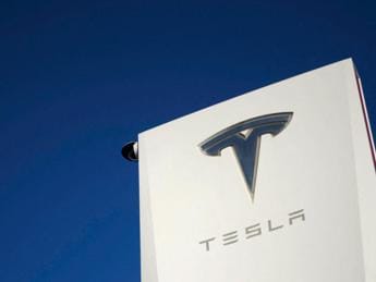 Tesla richiama oltre 400.000 veicoli in Cina