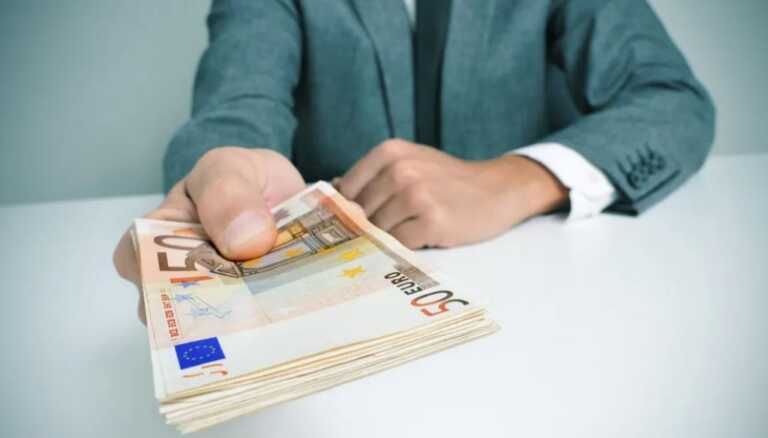 Famiglie in difficoltà: le tredicesime crescono ma cala il potere d’acquisto