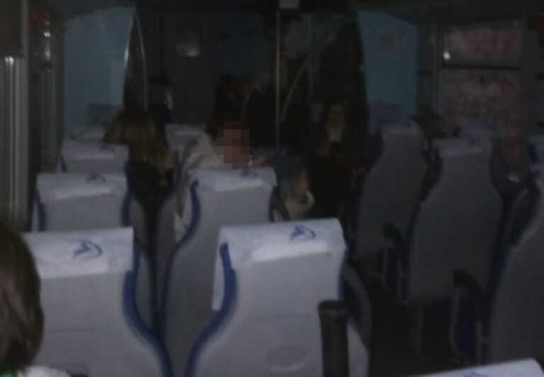 L’odissea dei pendolari su un treno della Bari Nord: «Bloccati quattro ore al buio»