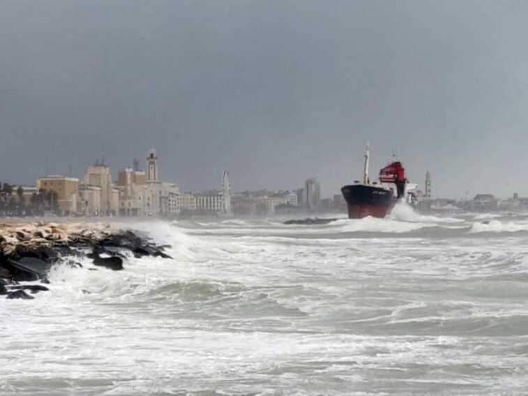 Venti di burrasca su tutta la Puglia: allerta gialla della Protezione civile