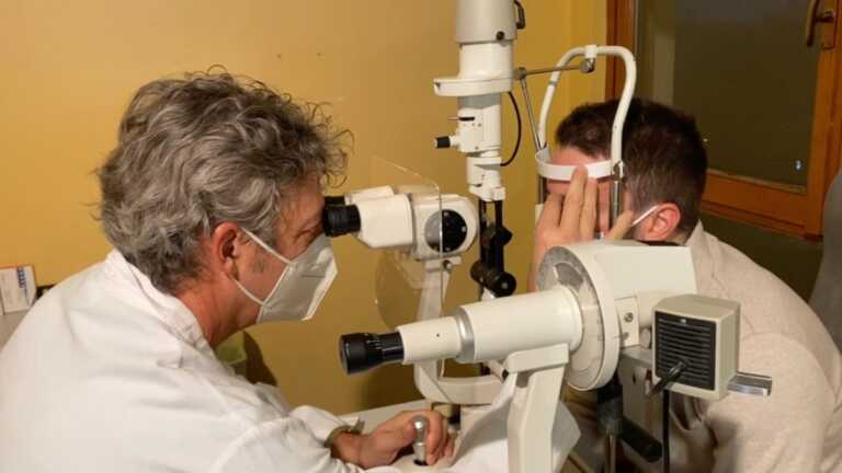 Galleria foto 'Le “mosche volanti” nell’occhio un processo fisiologico' - foto 1