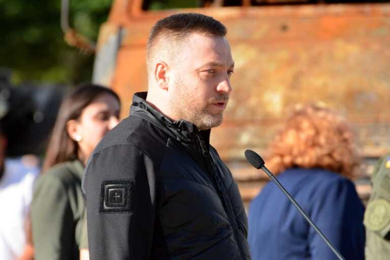 Galleria foto 'Cade elicottero in Ucraina, tra le vittime il ministro dell’Interno' - foto 1