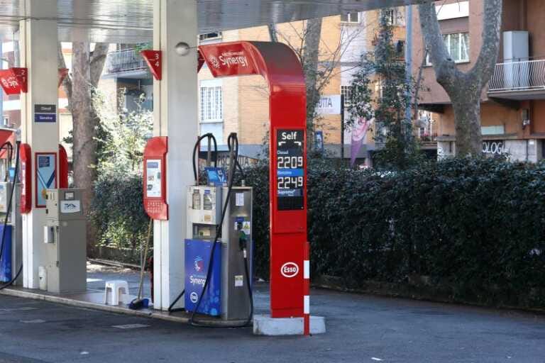 Galleria foto 'Carburanti, i benzinai confermano lo sciopero' - foto 1