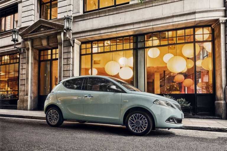 Lancia, nuova gamma Ypsilon più connessa e più efficiente