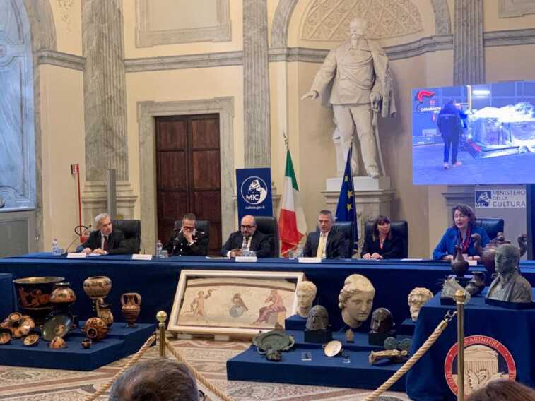Galleria foto '60 reperti archeologici tornano in Italia dagli Stati Uniti' - foto 1