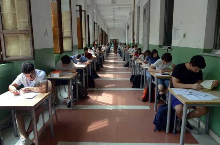 Galleria foto 'Maturità, latino al classico e matematica allo scientifico per la 2^ prova scritta' - foto 1