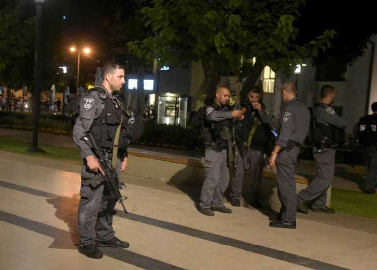 Galleria foto 'Attacco terroristico a Gerusalemme, diversi morti e attentatore ucciso' - foto 1